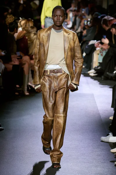 Look 43